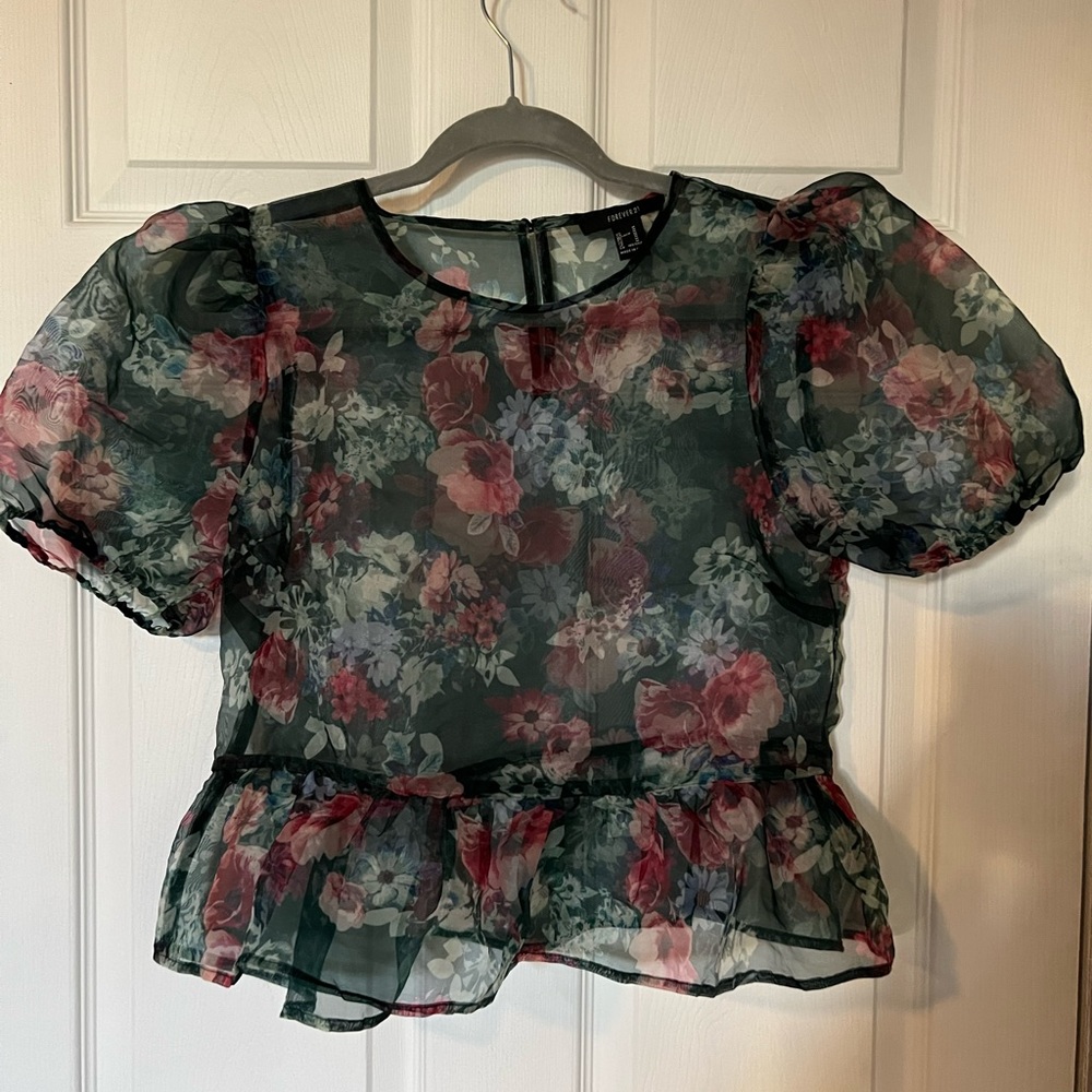 Forever 21 see through green floral crop top blouse. Size M